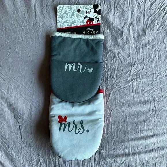 Disney Other - Disney Minnie and Mickey~Mr and Mrs oven mitts
